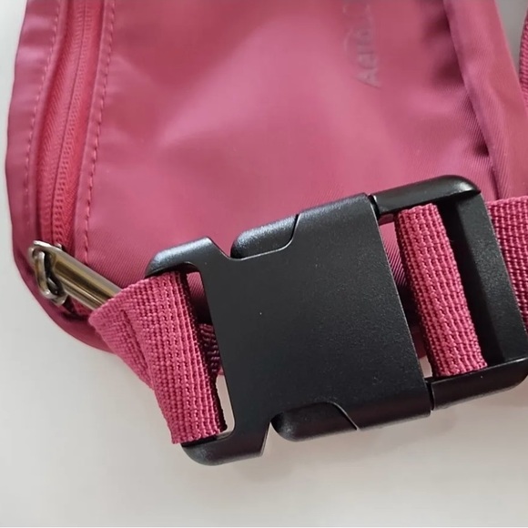 Aero Loft Travel Belt Bag - Picture 2 of 10
